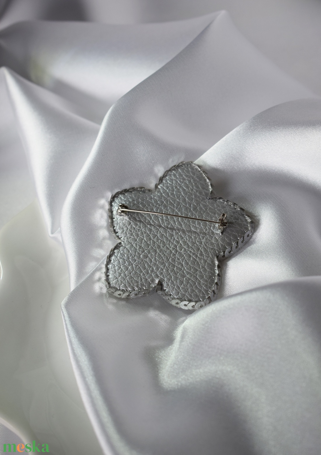 Jégvirág bross - ékszer - kitűző és bross - Meska.hu Jégvirág bross - ékszer - kitűző és bross - Meska.hu