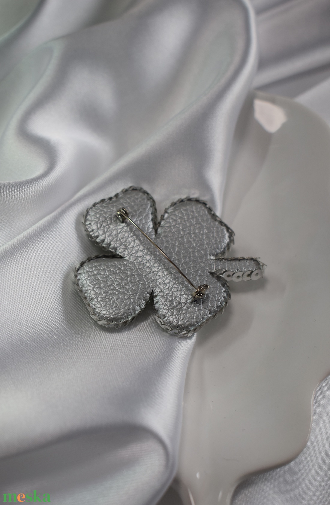 Lóhere bross - ékszer - kitűző és bross - Meska.hu Lóhere bross - ékszer - kitűző és bross - Meska.hu