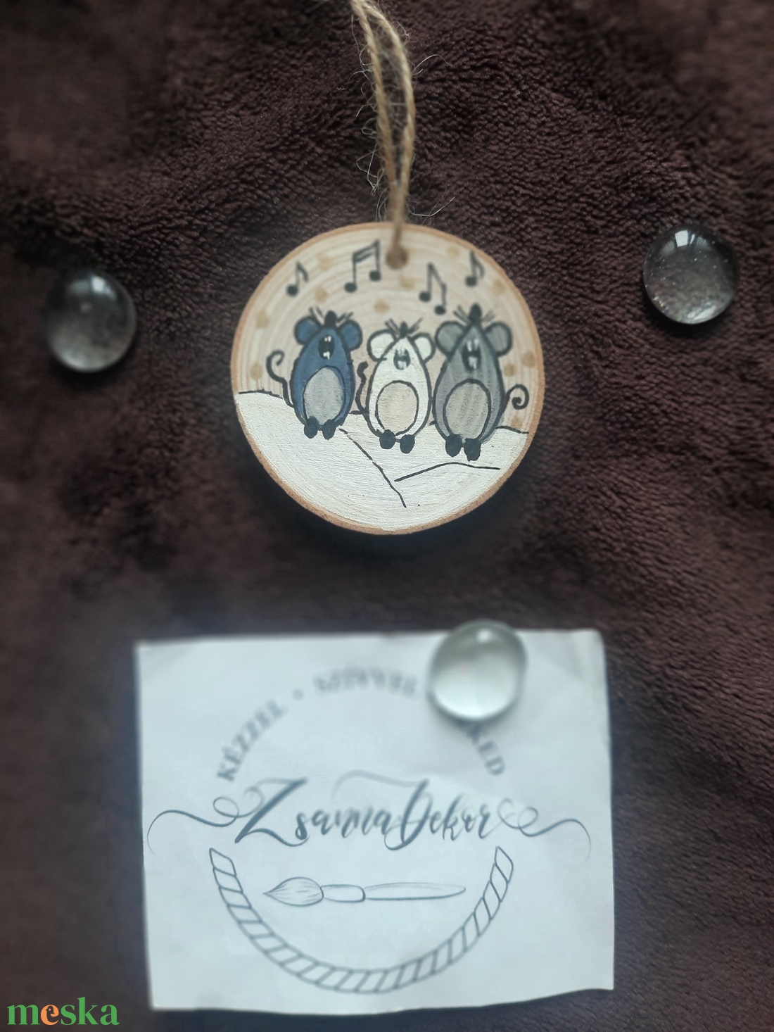 Karácsonyi egeresFestett fakorong - karácsony - karácsonyi lakásdekoráció - karácsonyfadíszek - Meska.hu