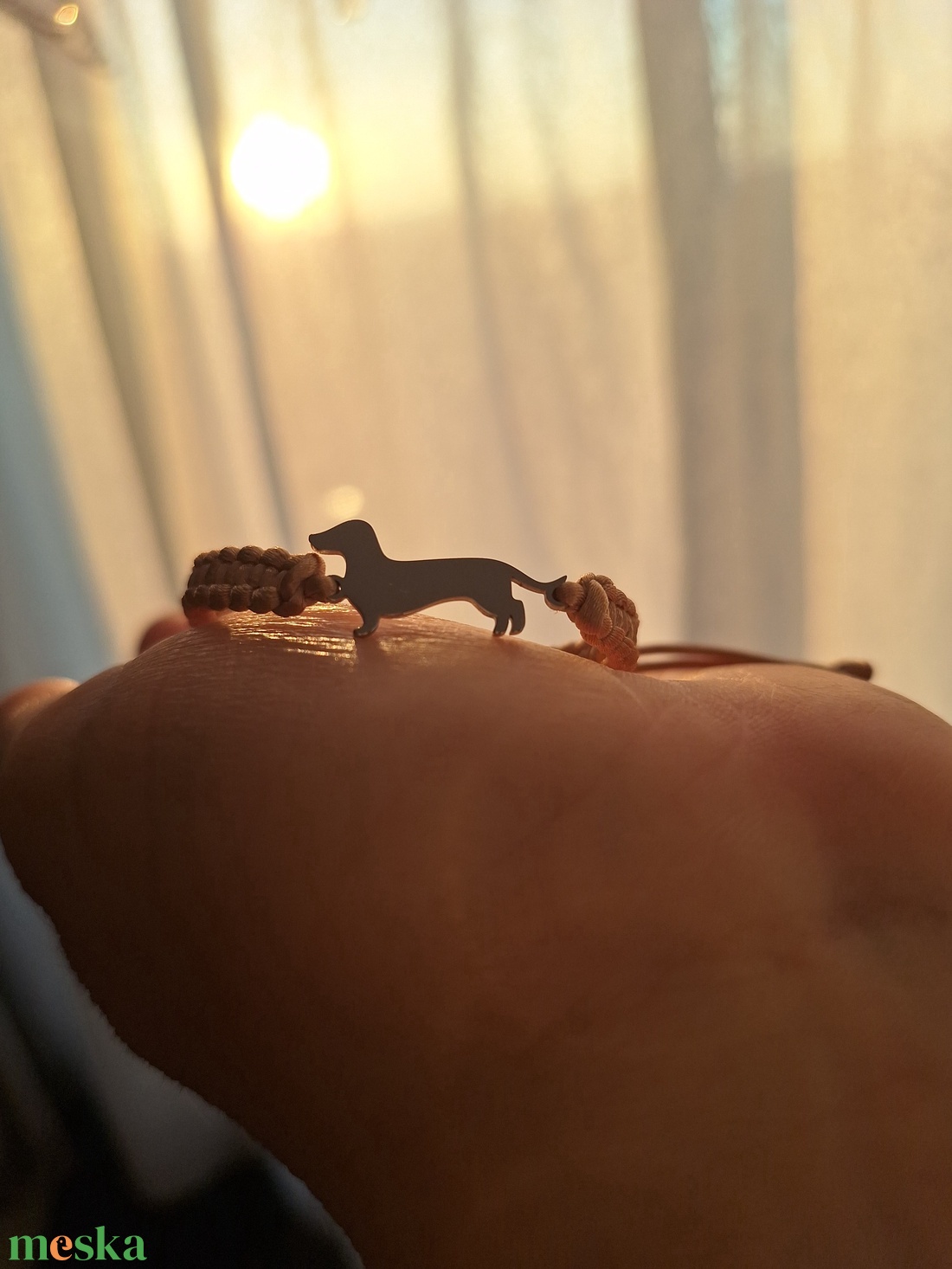 -Tacsi-Makramé karkötő fém dísszel - ékszer - karkötő - fonott karkötő - Meska.hu