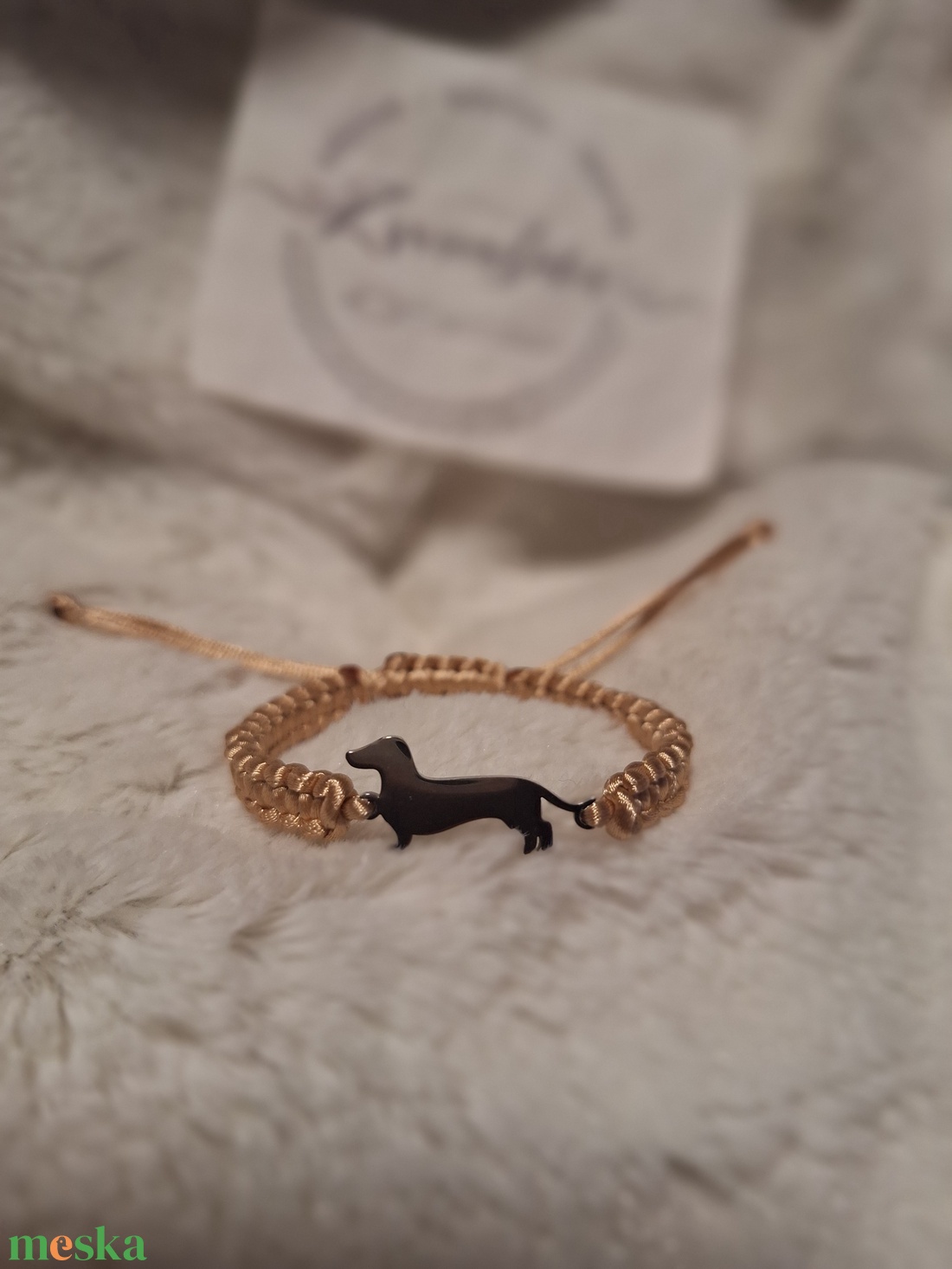 -Tacsi-Makramé karkötő fém dísszel - ékszer - karkötő - fonott karkötő - Meska.hu