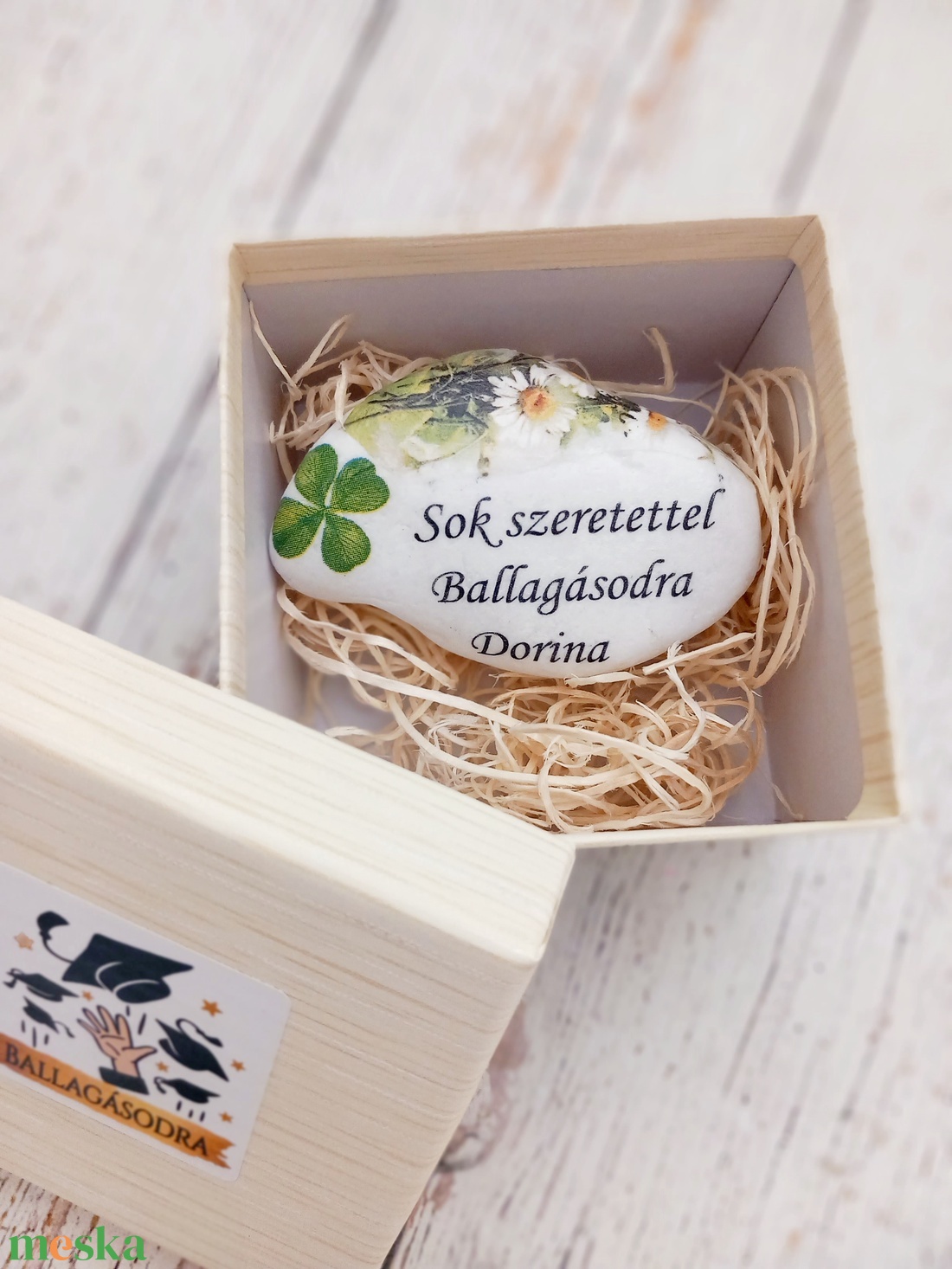 Pénzátadó Ballagásra egyedi kövecskével díszdobozban - otthon & életmód - dekoráció - asztal és polc dekoráció - asztaldísz - Meska.hu Pénzátadó Ballagásra egyedi kövecskével díszdobozban - otthon & életmód - dekoráció - asztal és polc dekoráció - asztaldísz - Meska.hu