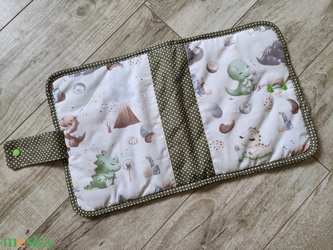 Pelenkázó neszeszer dínós - otthon & életmód - papír, írószer - egészségügyi kiskönyv borító - Meska.hu Pelenkázó neszeszer dínós - otthon & életmód - papír, írószer - egészségügyi kiskönyv borító - Meska.hu