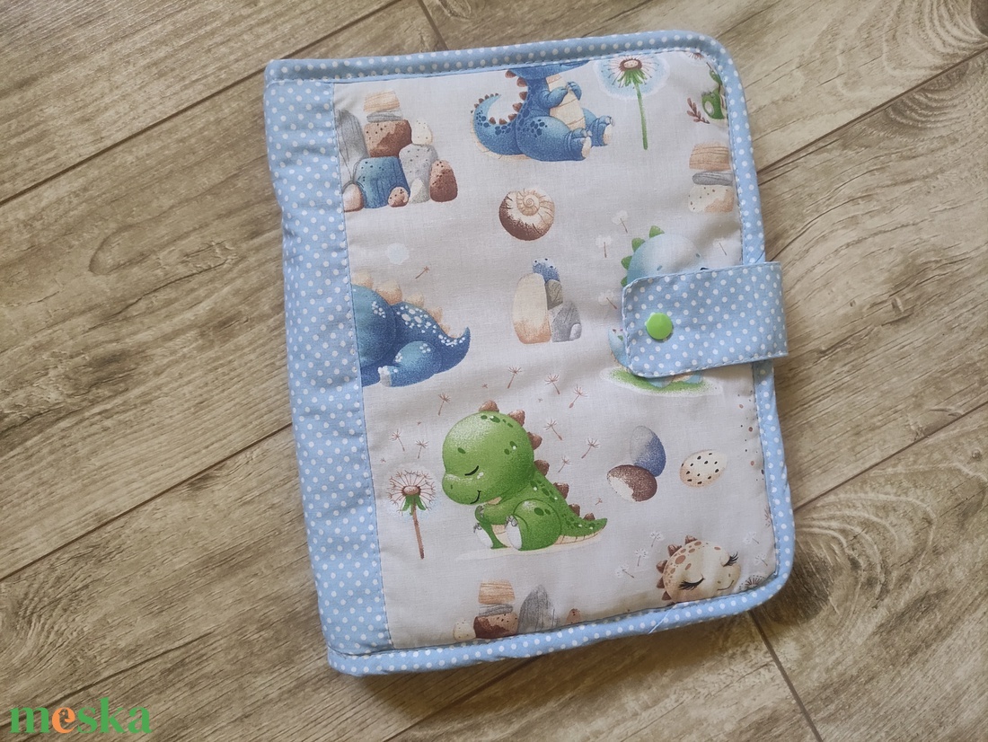 Pelenkázó neszeszer dínós - baba - mama - babaemlékek - egészségügyi kiskönyv borító - Meska.hu
