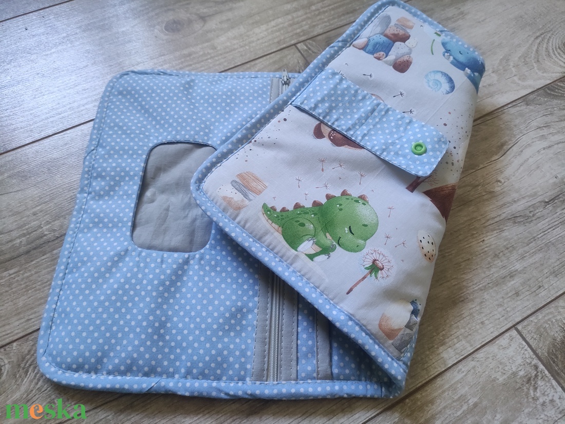 Pelenkázó neszeszer dínós - baba - mama - babaemlékek - egészségügyi kiskönyv borító - Meska.hu