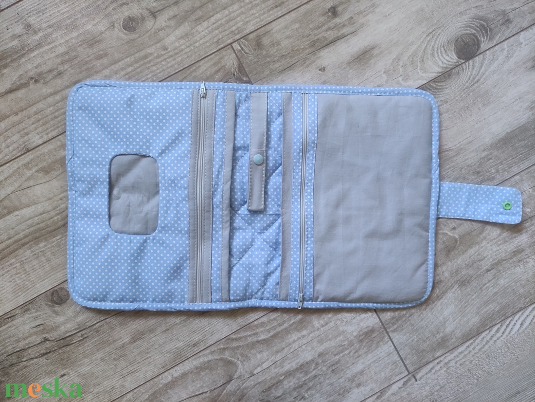 Pelenkázó neszeszer dínós - baba - mama - babaemlékek - egészségügyi kiskönyv borító - Meska.hu