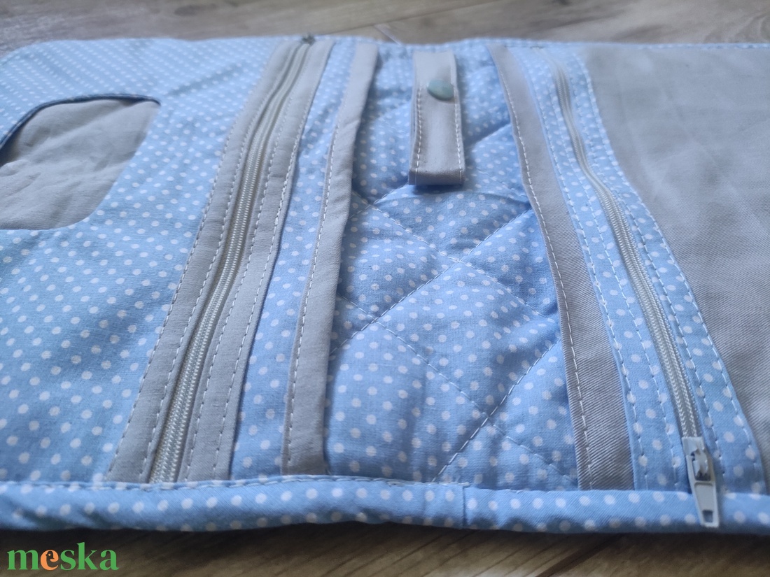 Pelenkázó neszeszer dínós - baba - mama - babaemlékek - egészségügyi kiskönyv borító - Meska.hu