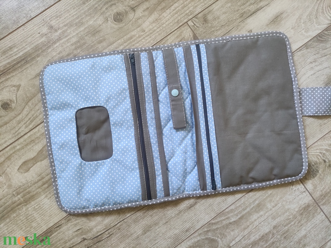 Pelenkázó neszeszer dínós - baba - mama - babaemlékek - egészségügyi kiskönyv borító - Meska.hu