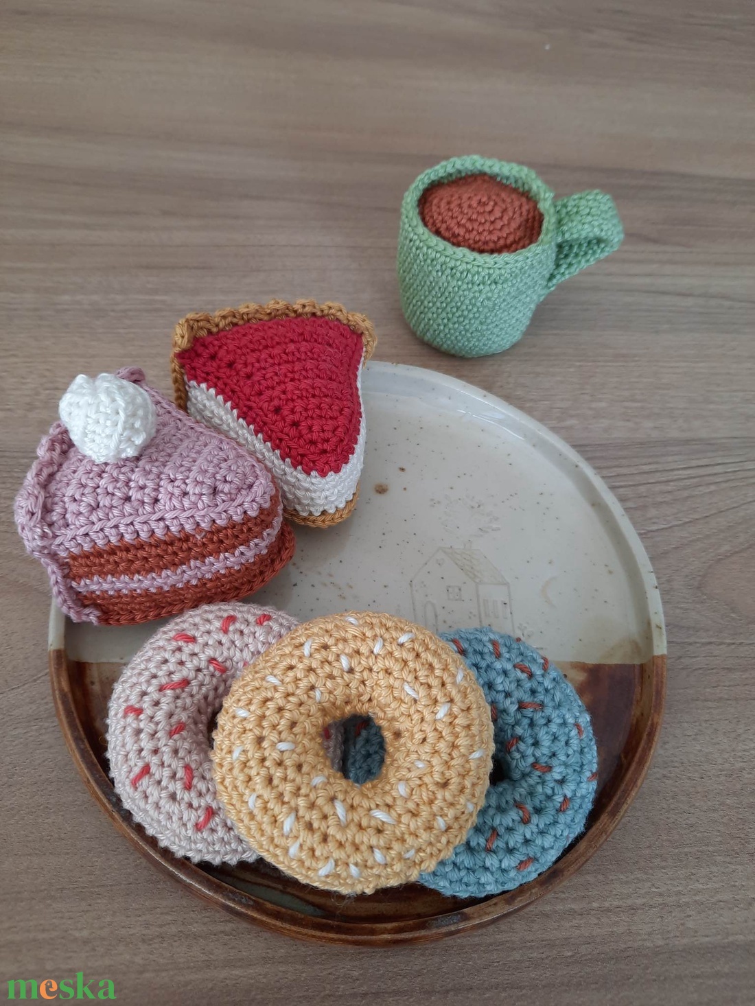 Pasztell horgolt sajttorta kávéval - játék & sport - szerepjáték - Meska.hu