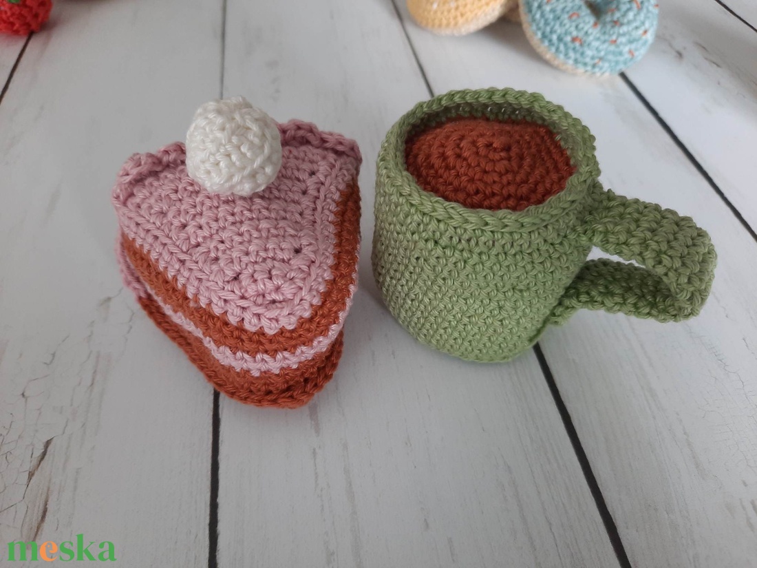 Pasztell horgolt torta kávéval - játék & sport - szerepjáték - Meska.hu