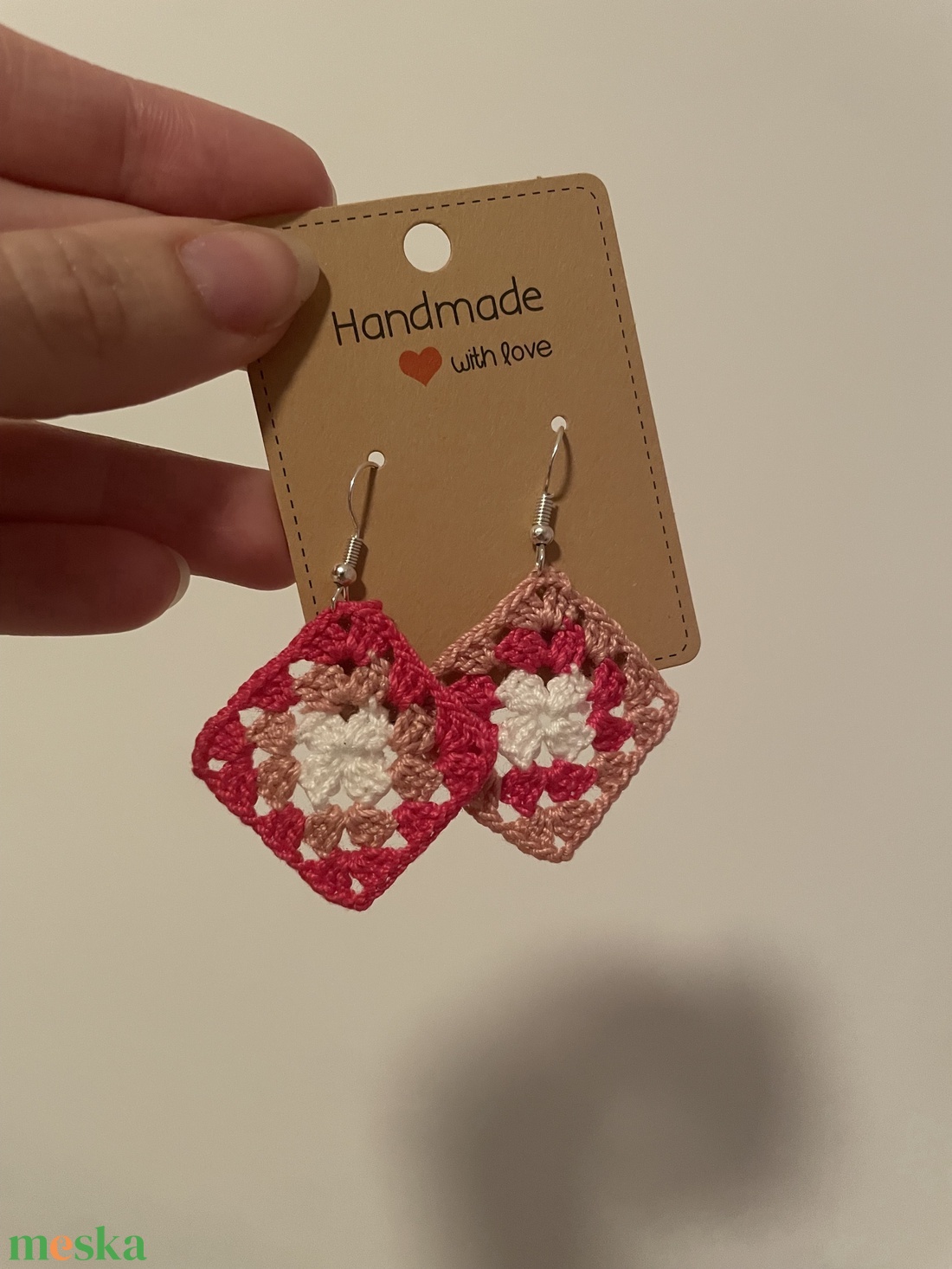 Horgolt nagyi kocka fülbevaló � romantikus rózsaszín árnyalatok - ékszer - fülbevaló - lógó fülbevaló - Meska.hu