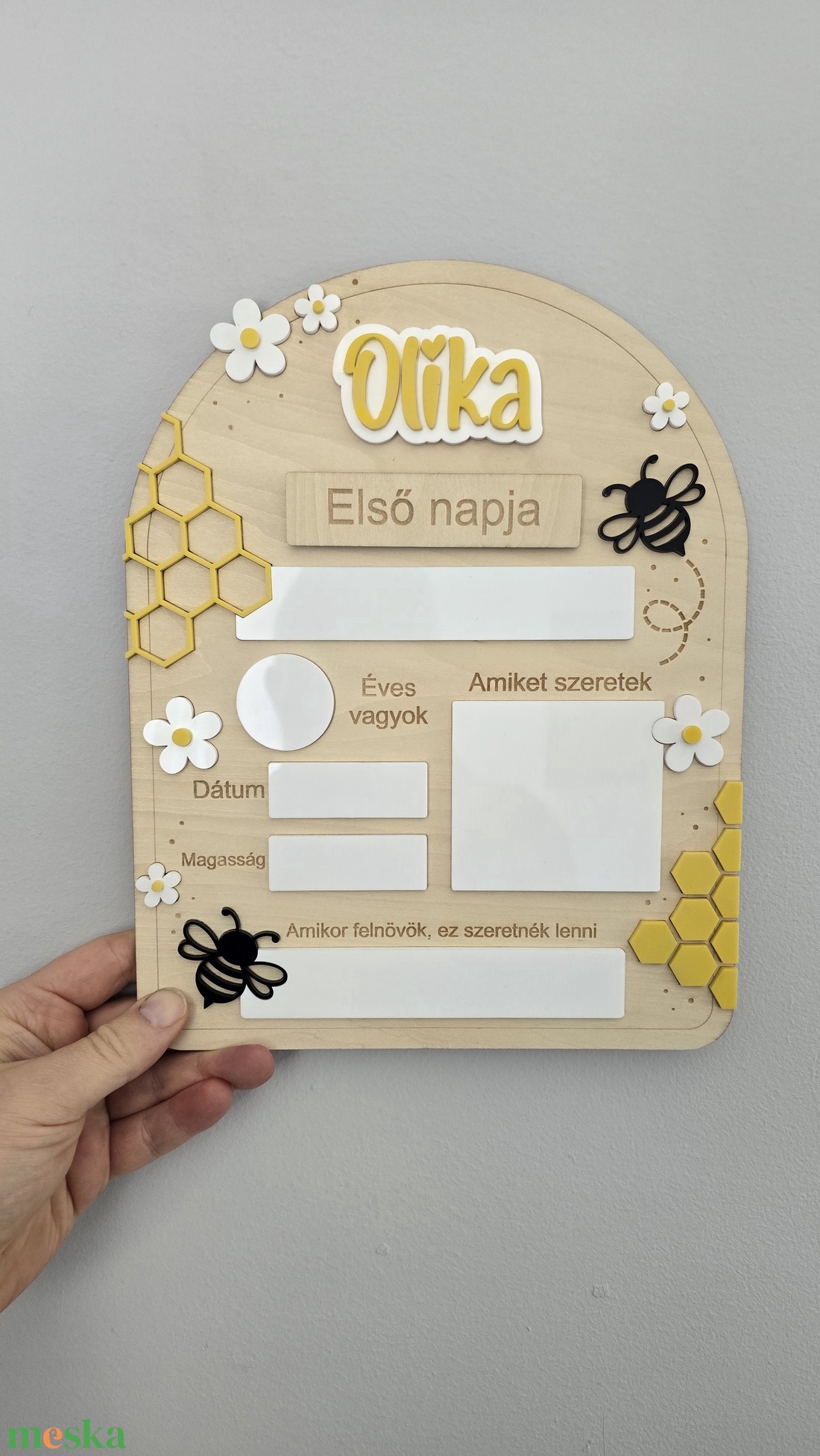 Névre Szóló Méhecskés Első Nap Tábla  Ovis és Iskolai Fotózáshoz - baba - mama - babaszoba dekoráció - gyerek névtábla - Meska.hu