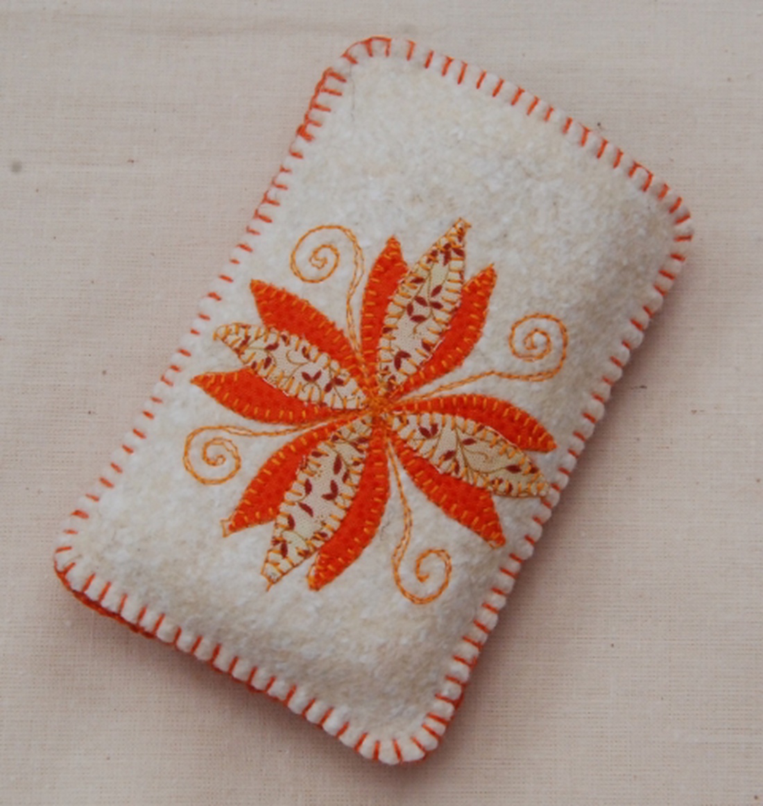 Filc tartó applikációval -  - Meska.hu