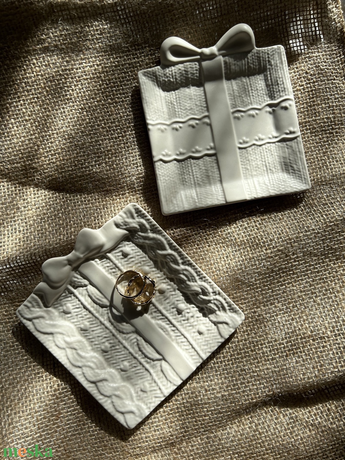 Kötött pulcsis masnis tálca - otthon & életmód - dekoráció - dísztárgy - Meska.hu