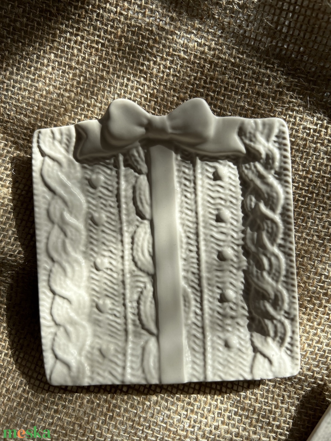 Kötött pulcsis masnis tálca - otthon & életmód - dekoráció - dísztárgy - Meska.hu