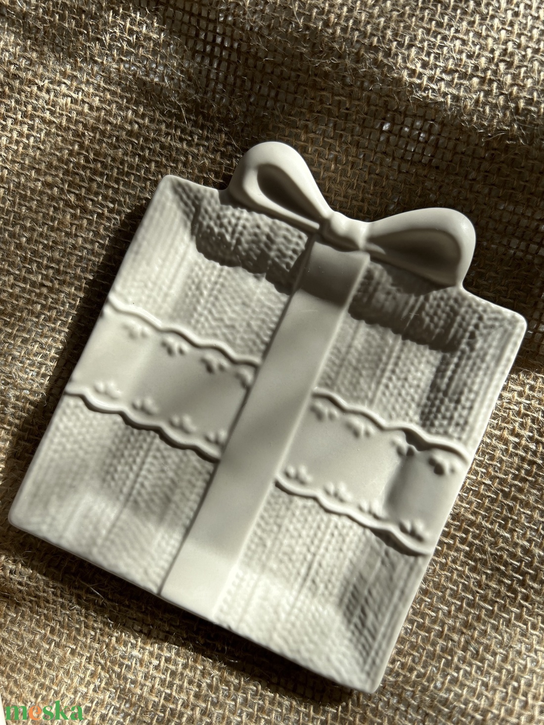 Kötött pulcsis masnis tálca - otthon & életmód - dekoráció - dísztárgy - Meska.hu