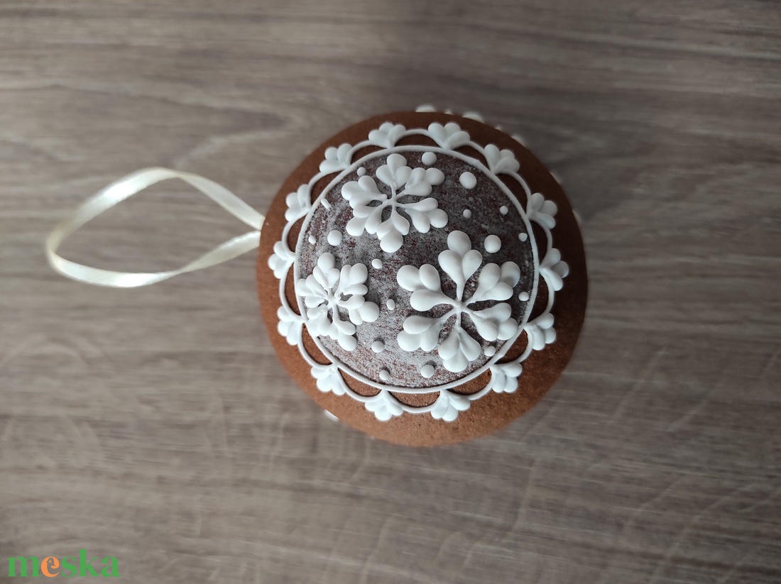Mézeskalács Gömb akasztóval - otthon & életmód - dekoráció - dísztárgy - Meska.hu Mézeskalács Gömb akasztóval - otthon & életmód - dekoráció - dísztárgy - Meska.hu
