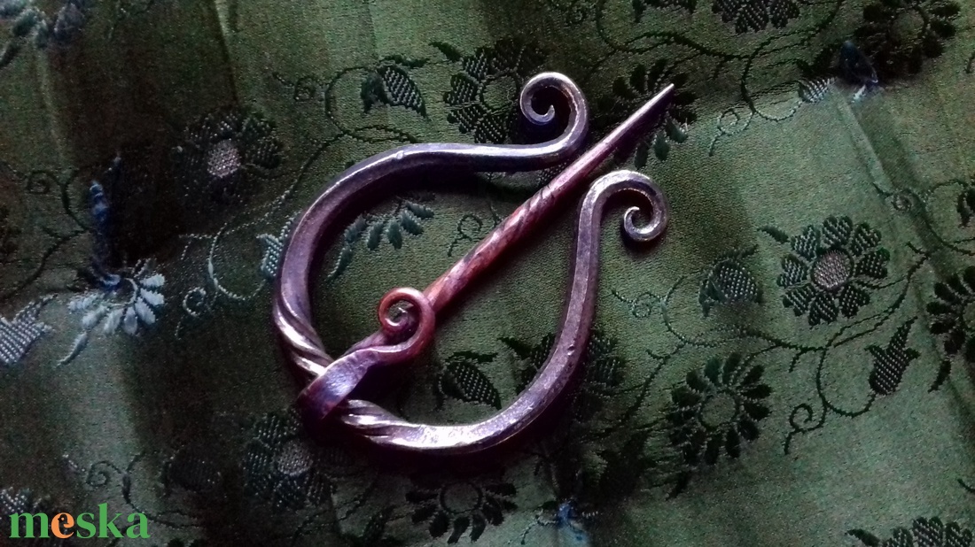Ruhatű/Köpenycsat - ékszer - kitűző és bross - ruha & cipőklipsz - Meska.hu