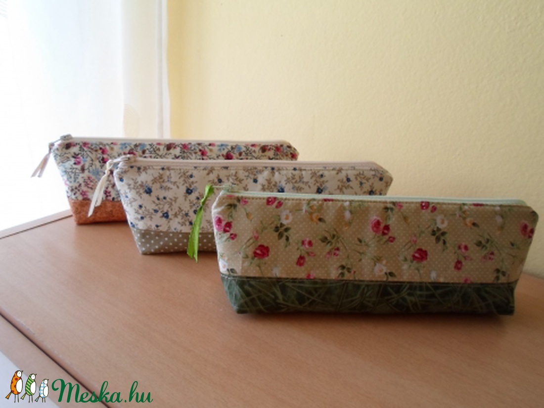 Virágos, üde textil  tolltartók  -  - Meska.hu
