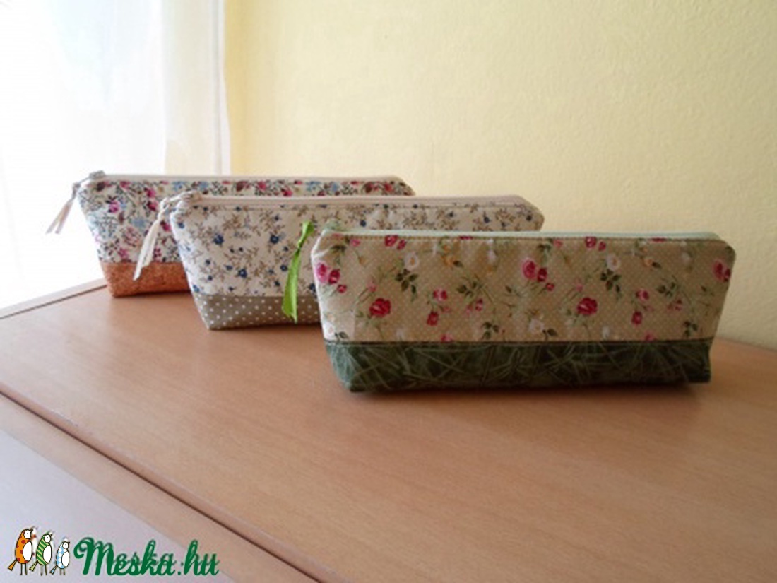 Virágos, üde textil  tolltartók  -  - Meska.hu