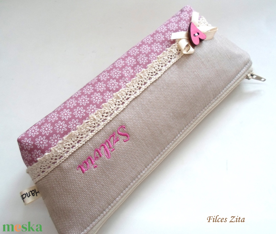 Virágos, névre szóló cipzáros tolltartó - táska & tok - neszesszer - Meska.hu