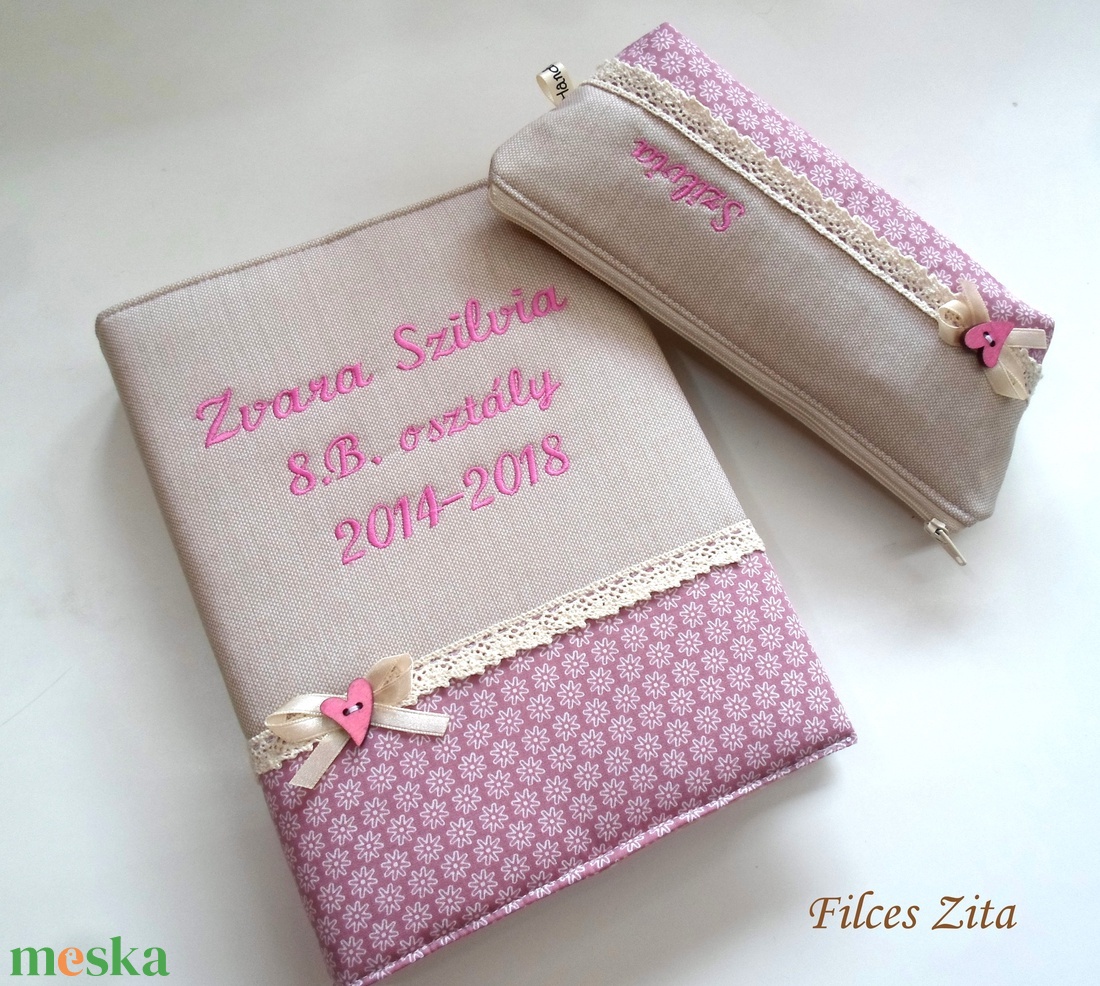 Virágos, névre szóló cipzáros tolltartó - táska & tok - neszesszer - Meska.hu