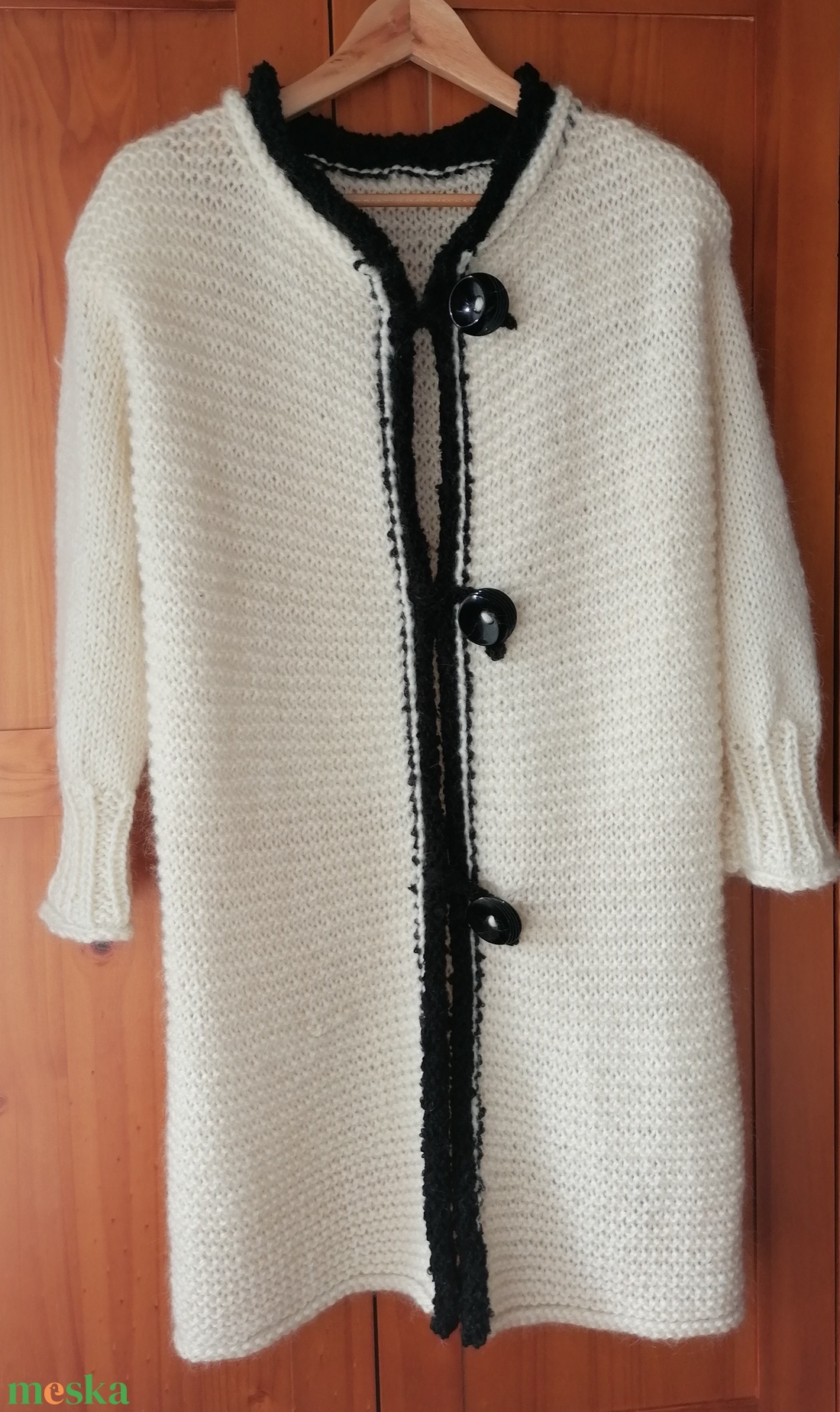 Fehér- fekete kötött kabát - ruha & divat - női ruha - kabát - Meska.hu