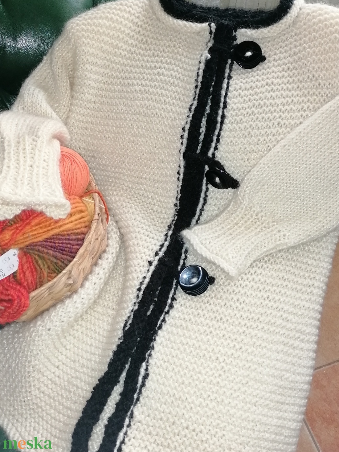 Fehér- fekete kötött kabát - ruha & divat - női ruha - kabát - Meska.hu