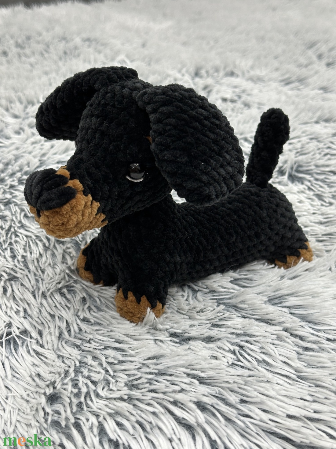 Horgolt tacskó plüss - játék & sport - plüssállat & játékfigura - kutya - Meska.hu