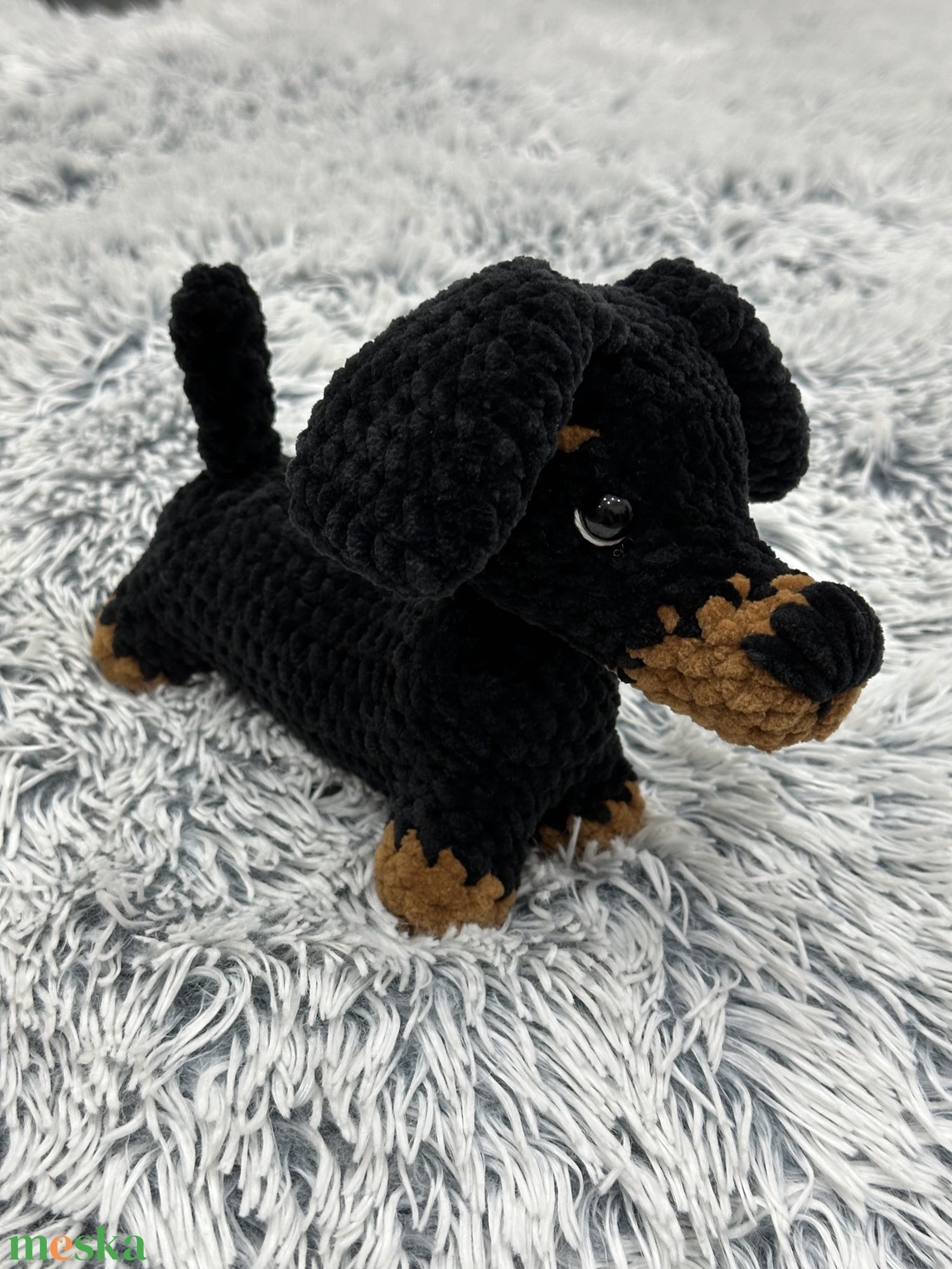 Horgolt tacskó plüss - játék & sport - plüssállat & játékfigura - kutya - Meska.hu