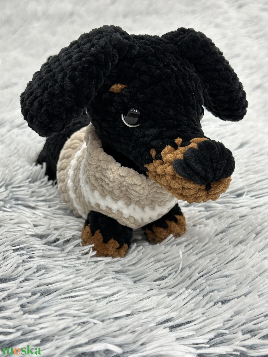 Horgolt tacskó plüss - játék & sport - plüssállat & játékfigura - kutya - Meska.hu