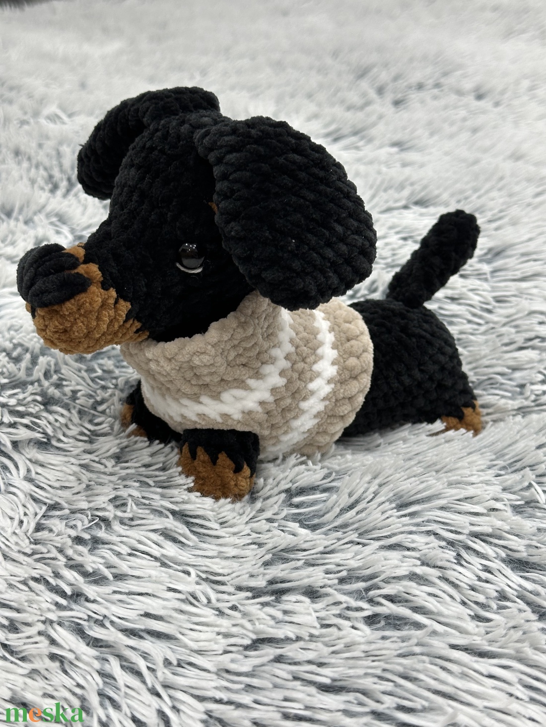 Horgolt tacskó plüss - játék & sport - plüssállat & játékfigura - kutya - Meska.hu