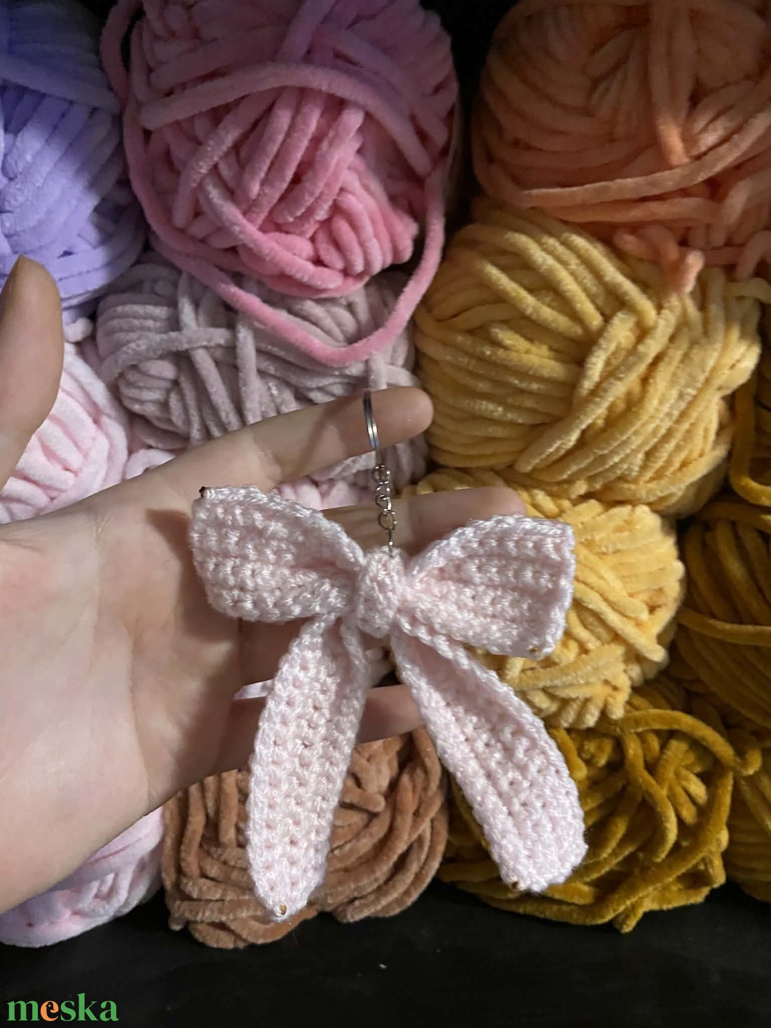 horgolt masni kulcstartó - táska & tok - kulcstartó & táskadísz - kulcstartó - Meska.hu