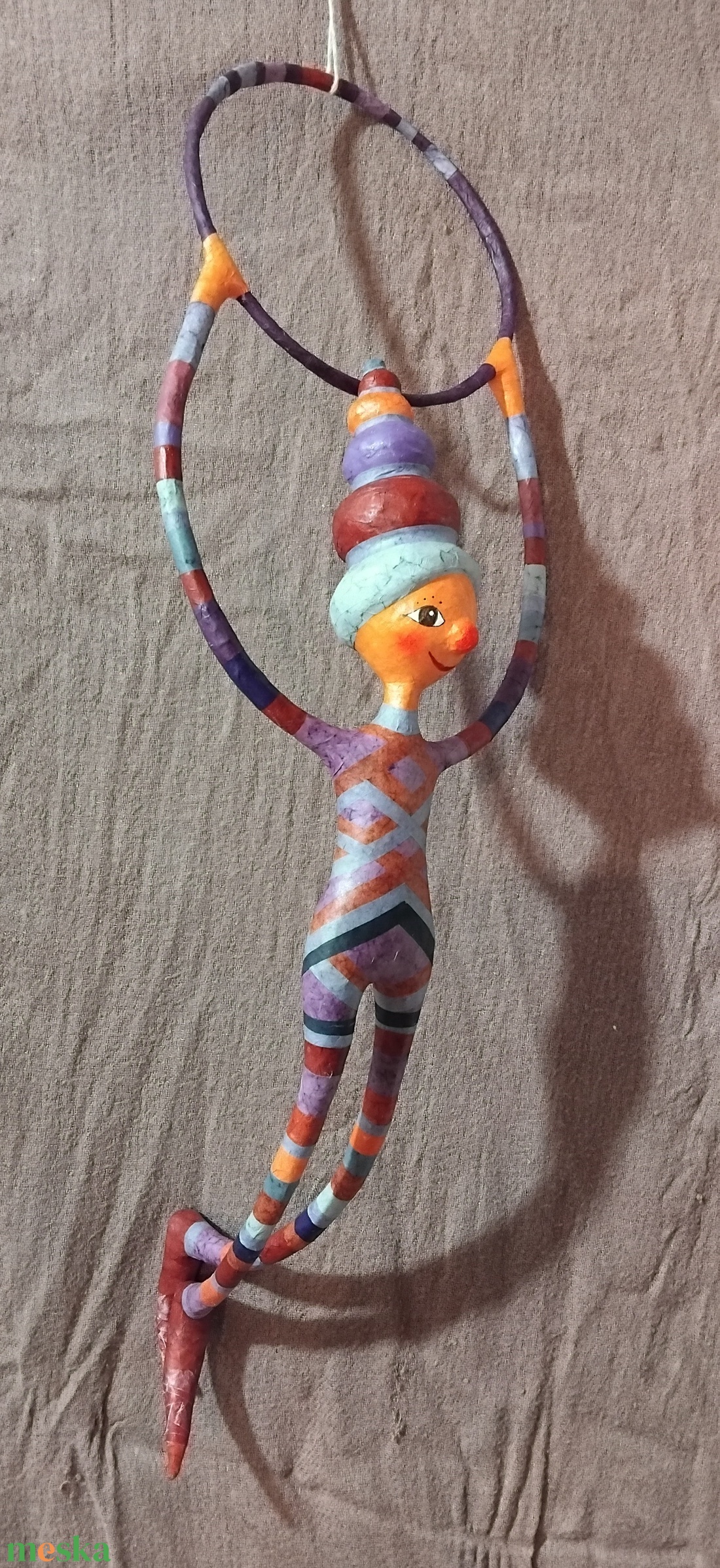 Karikán függeszkedő bohóc  - otthon & életmód - dekoráció - fali és függő dekoráció - függődísz - Meska.hu