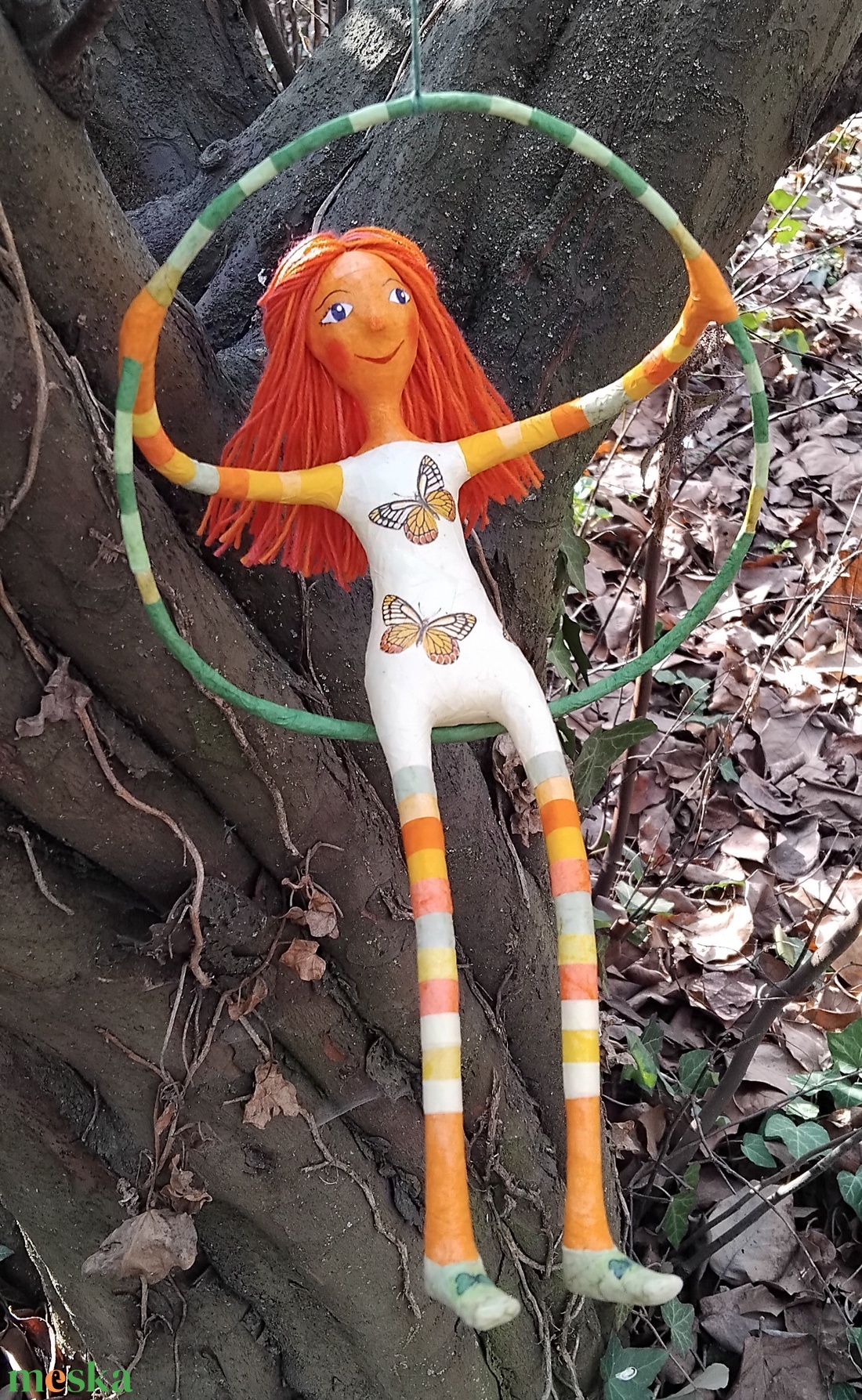 Pillangós ruhás hintás lány - otthon & életmód - dekoráció - fali és függő dekoráció - függődísz - Meska.hu