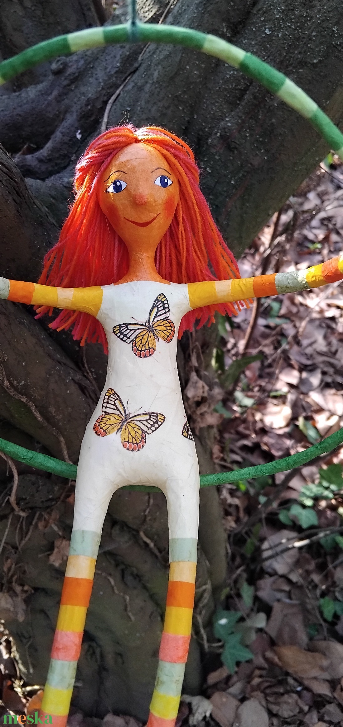 Pillangós ruhás hintás lány - otthon & életmód - dekoráció - fali és függő dekoráció - függődísz - Meska.hu