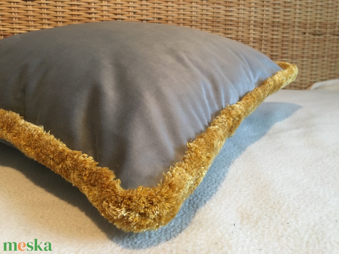 Szürke bársony díszpárnahuzat - otthon & életmód - lakástextil - párna & párnahuzat - Meska.hu