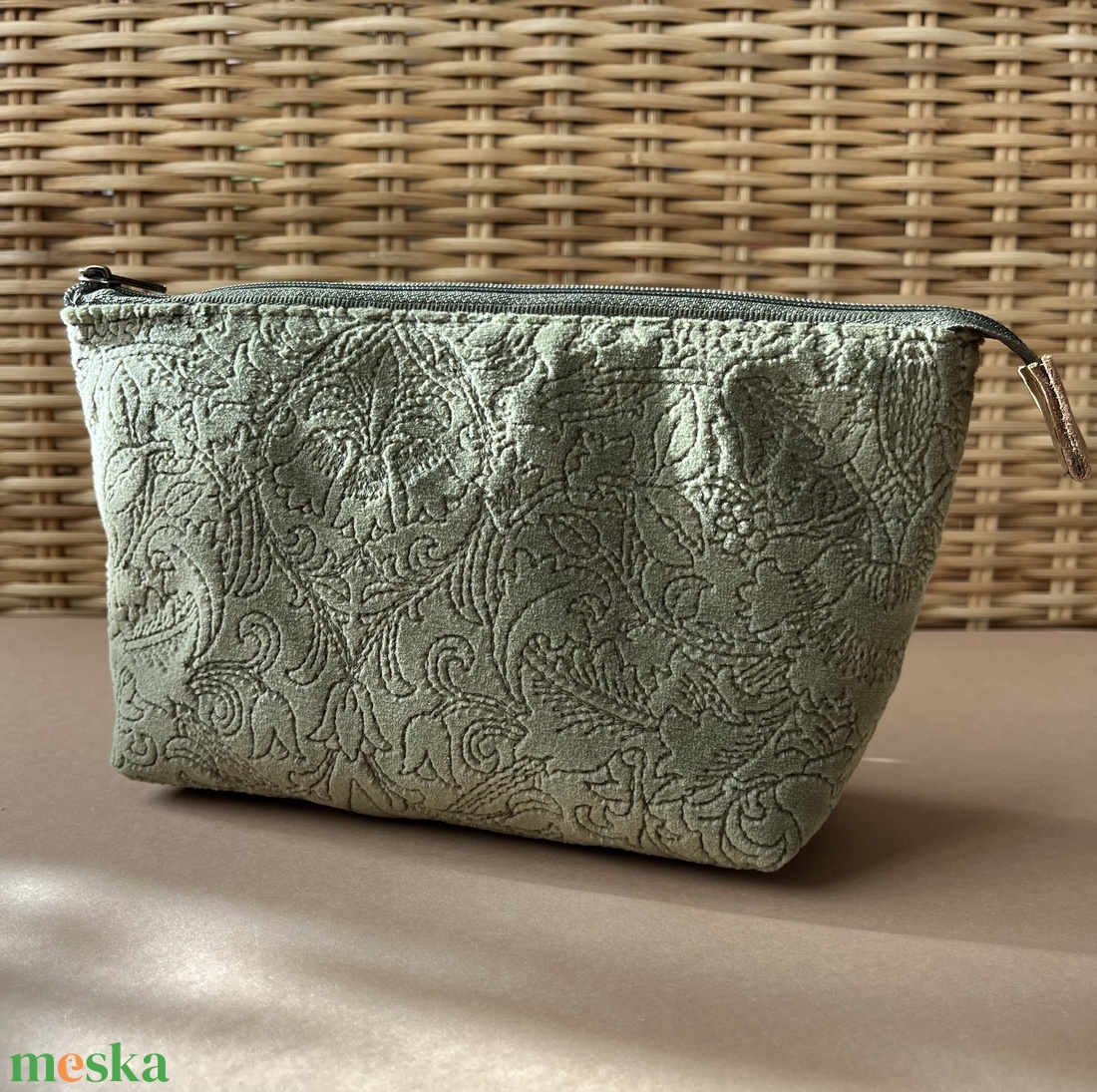 Zöld hímzett sminkes neszesszer táska - táska & tok - neszesszer - Meska.hu