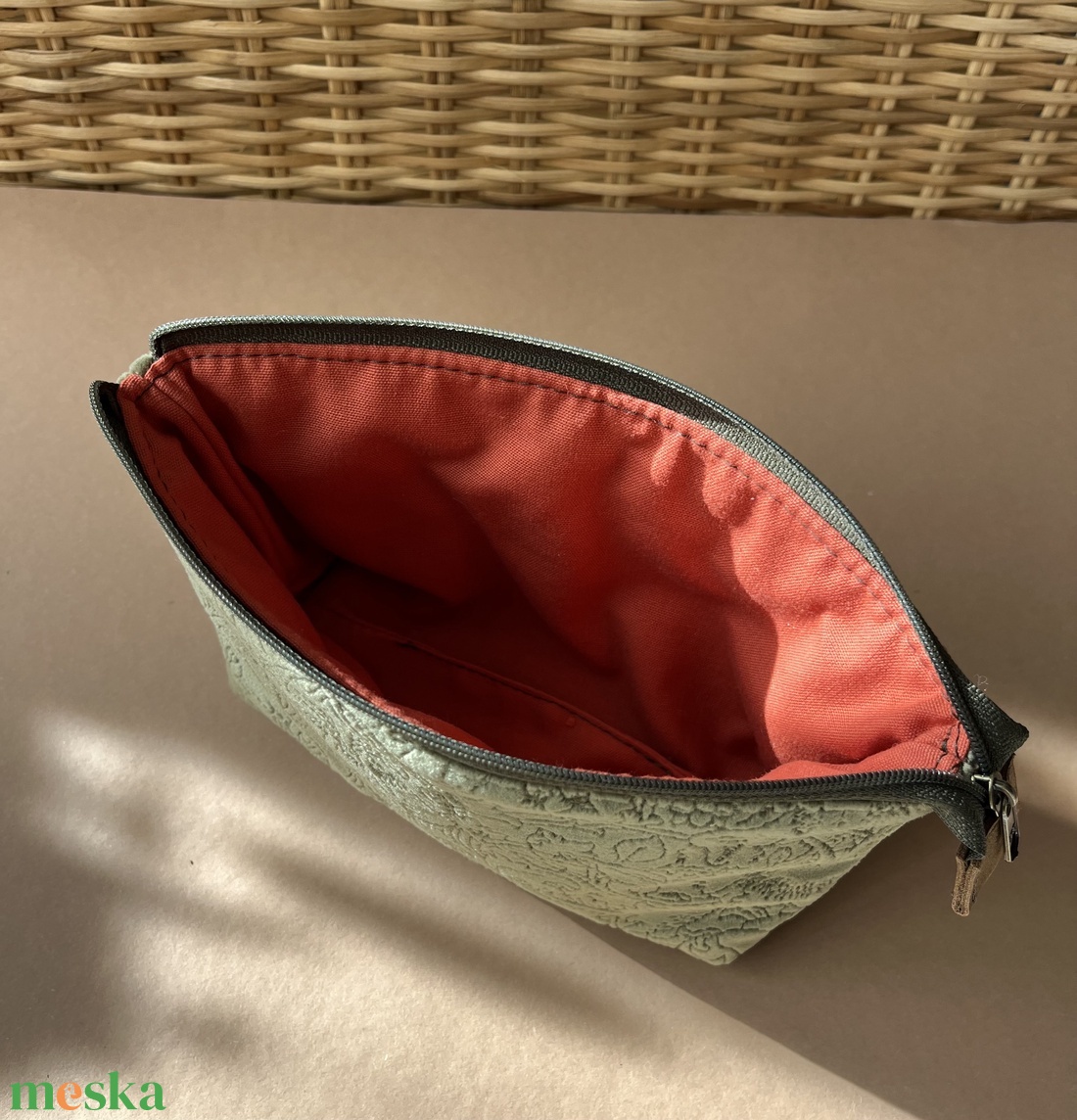 Zöld hímzett sminkes neszesszer táska - táska & tok - neszesszer - Meska.hu