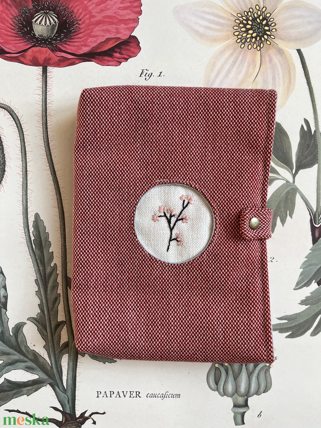 Piros gyapjú könyvtok hímzett középpel - könyv & zene - könyvtok - Meska.hu