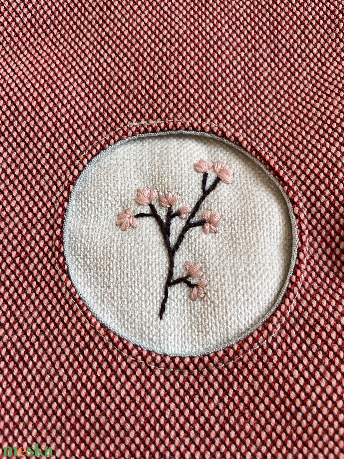 Piros gyapjú könyvtok hímzett középpel - könyv & zene - könyvtok - Meska.hu