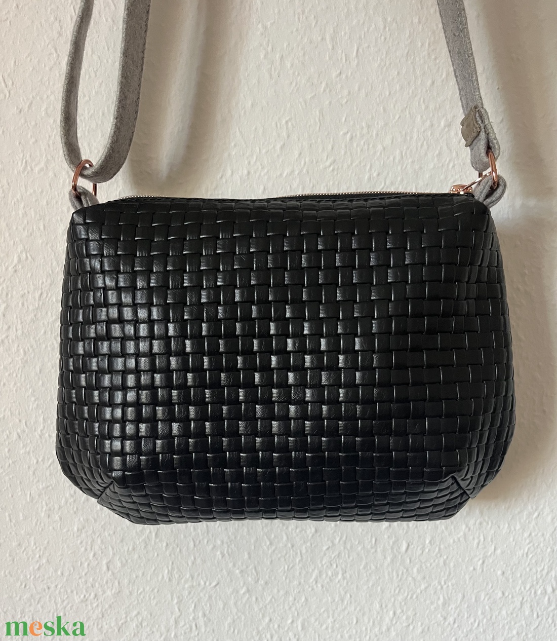 Fekete, valódi bőr cross body táska - táska & tok - kézitáska & válltáska - vállon átvethető táska - Meska.hu