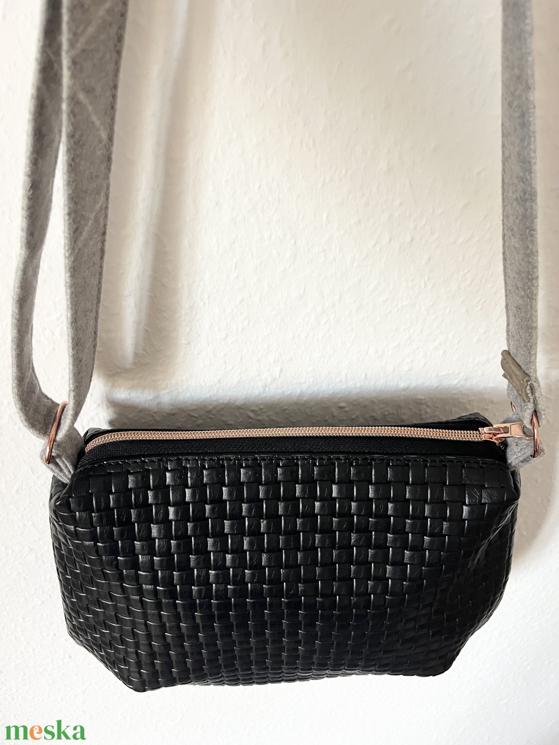 Fekete, valódi bőr cross body táska - táska & tok - kézitáska & válltáska - vállon átvethető táska - Meska.hu