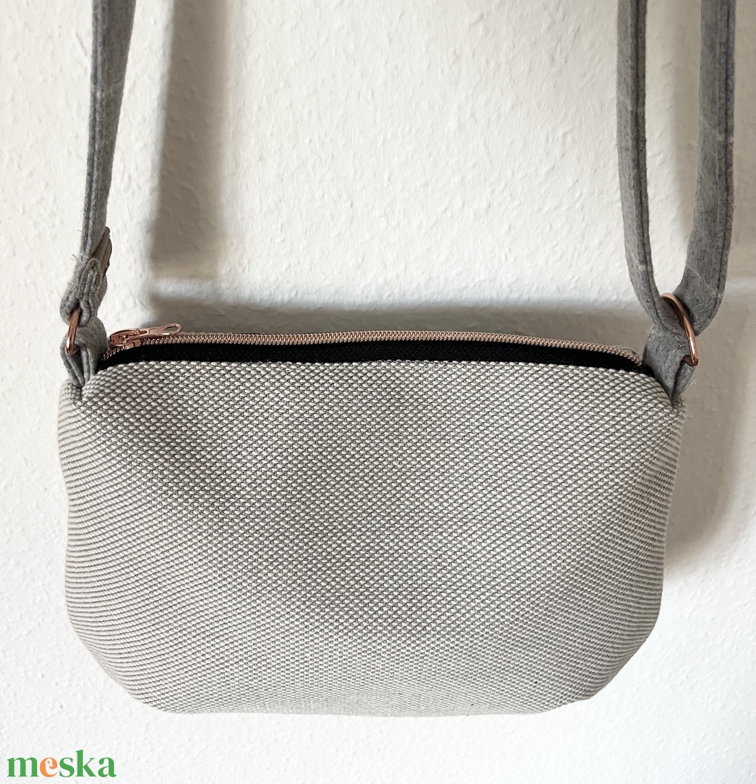 Szürke, valódi gyapjú cross body táska - táska & tok - kézitáska & válltáska - vállon átvethető táska - Meska.hu