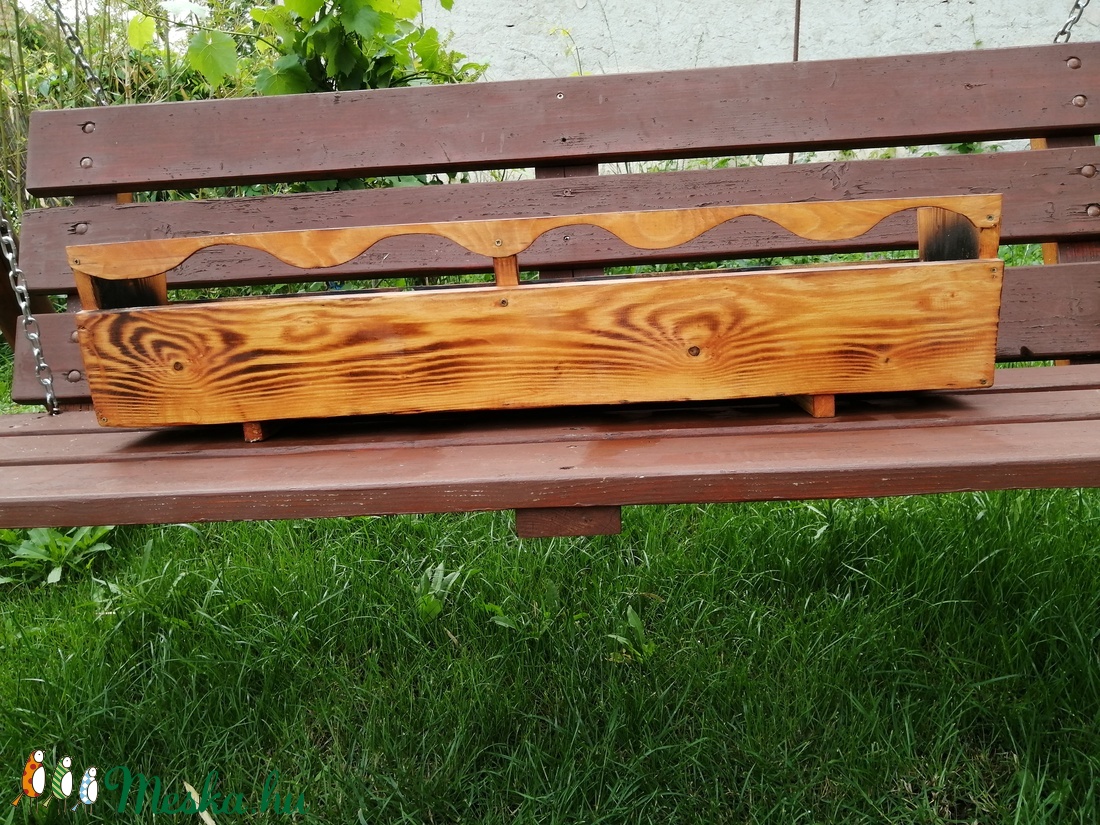 Fa virágláda egyszerű díszítéssel - otthon & életmód - ház & kert - növény & veteményes - Meska.hu