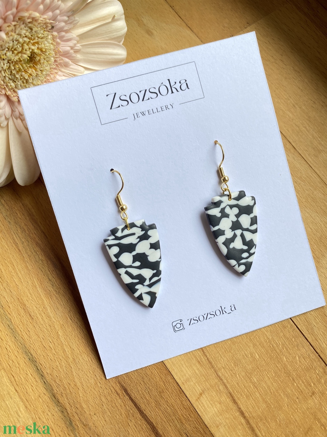 Black and White Arrowhead - ékszer - fülbevaló - lógó fülbevaló - Meska.hu Black and White Arrowhead - ékszer - fülbevaló - lógó fülbevaló - Meska.hu