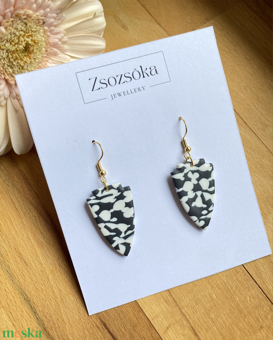 Black and White Arrowhead - ékszer - fülbevaló - lógó fülbevaló - Meska.hu Black and White Arrowhead - ékszer - fülbevaló - lógó fülbevaló - Meska.hu