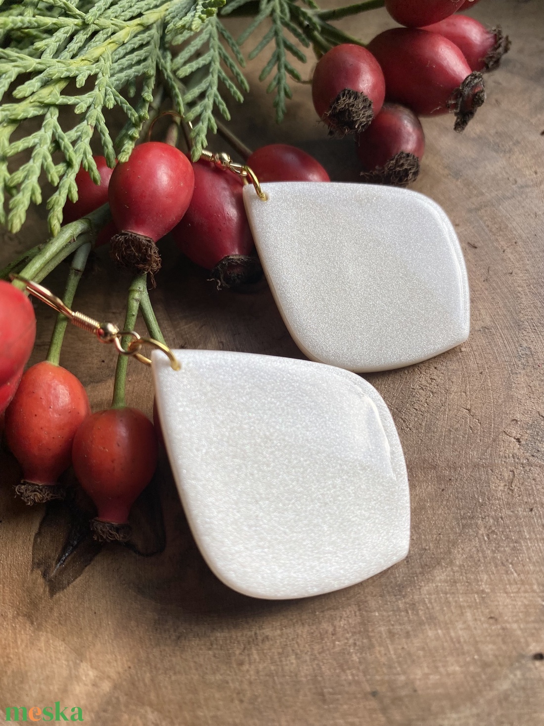 Pearl White Leaves - ékszer - fülbevaló - lógó fülbevaló - Meska.hu