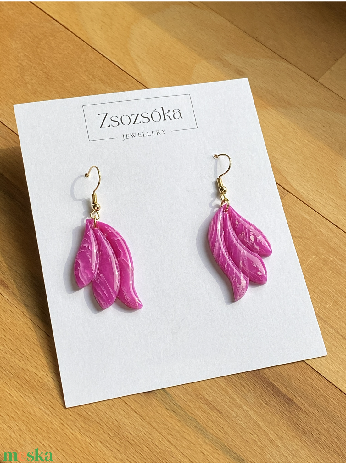 Fuchsia Marble Petals - ékszer - fülbevaló - lógó fülbevaló - Meska.hu