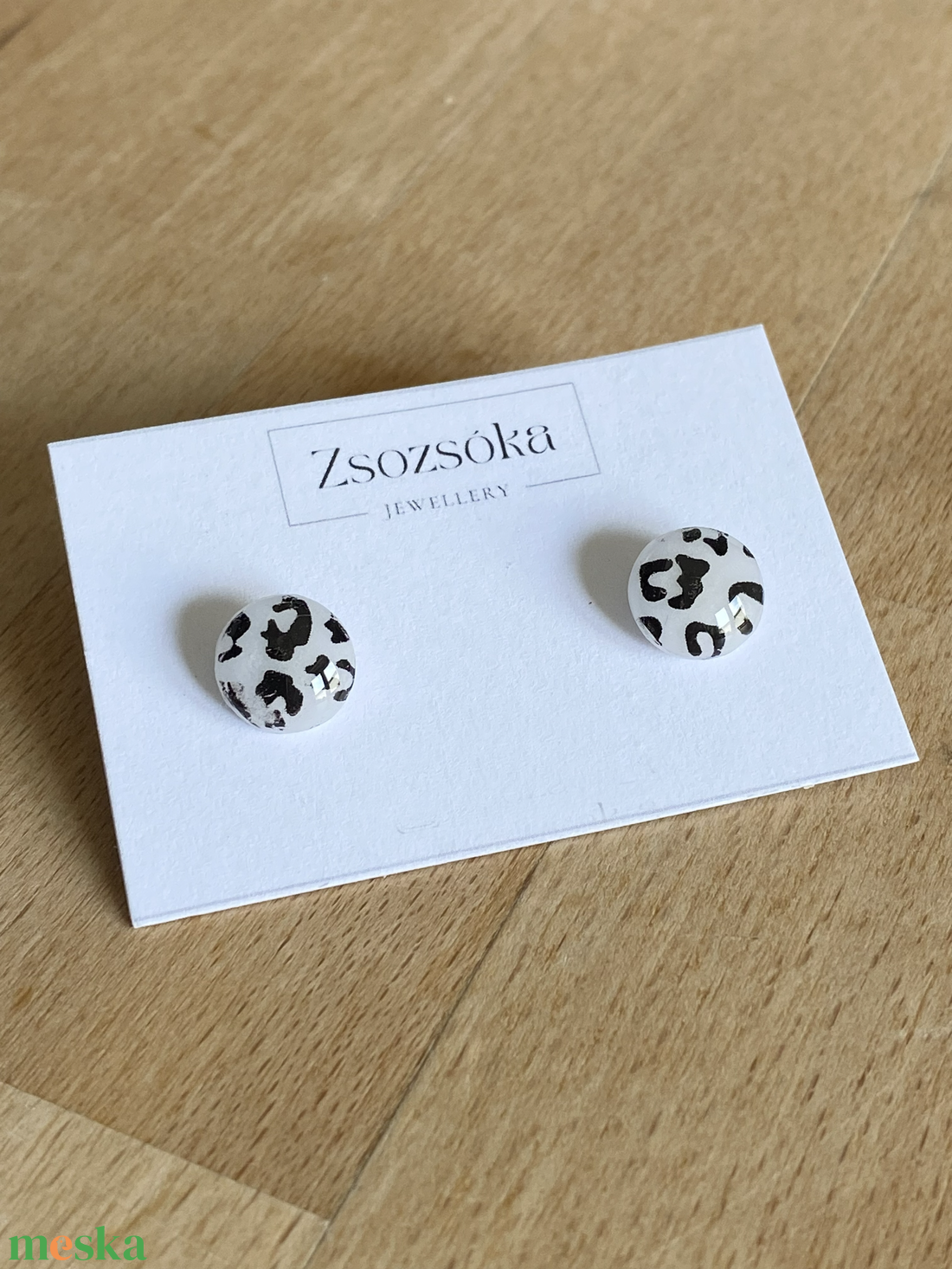 Spotted white pötty fülbevaló - ékszer - fülbevaló - pötty fülbevaló - Meska.hu